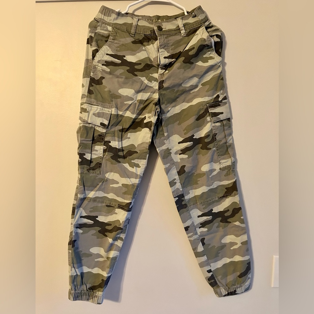 American Eagle Camo Cargo pants - sz 2